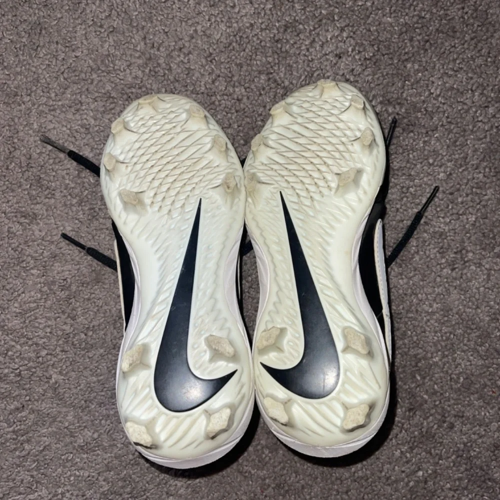 Nike youth cleats - Picture 7 of 9